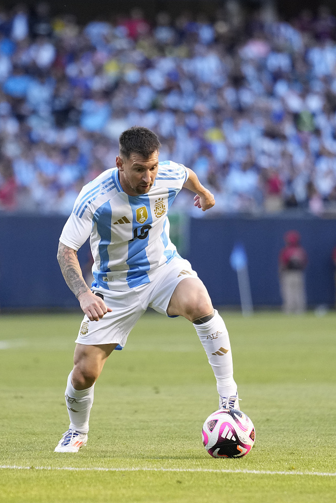 2：0！门神多次神扑+莱万破球荒 巴萨4分钟2球赢下德比 甩皇马7分