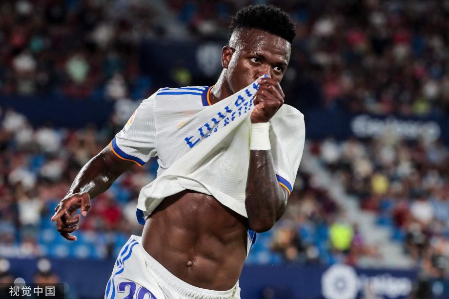 [中超]特谢拉后场失误 刘若钒断球劲射破门