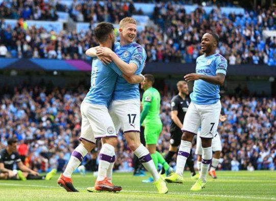 LPL优胜者有麻烦了！核心选手陷入“陪酒”争议，顶住压力15：0将对手剃光头