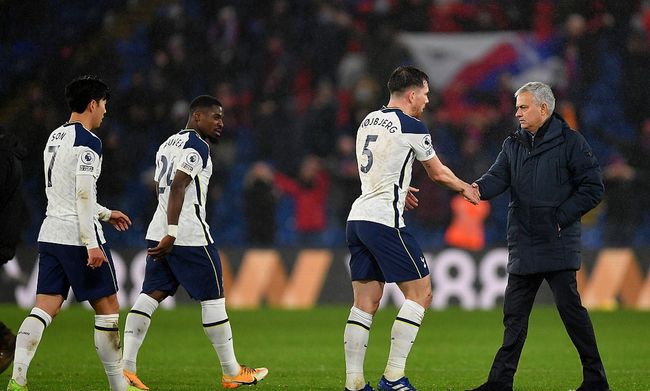 [NBA]克莱伯前场板助攻 詹姆斯跟进暴扣